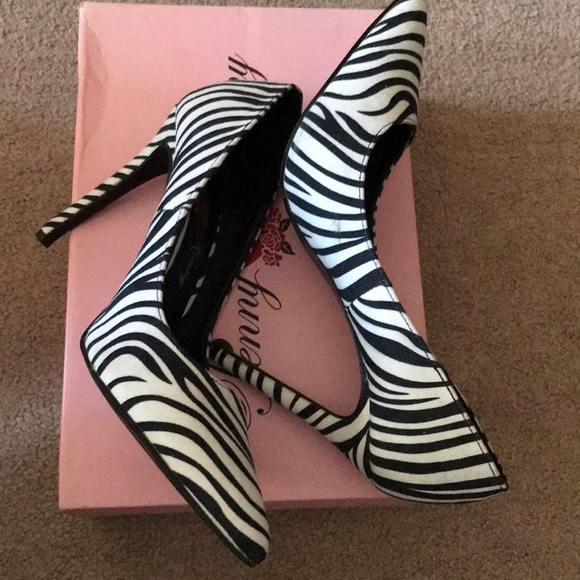 Shoes - Picture 6 of 9